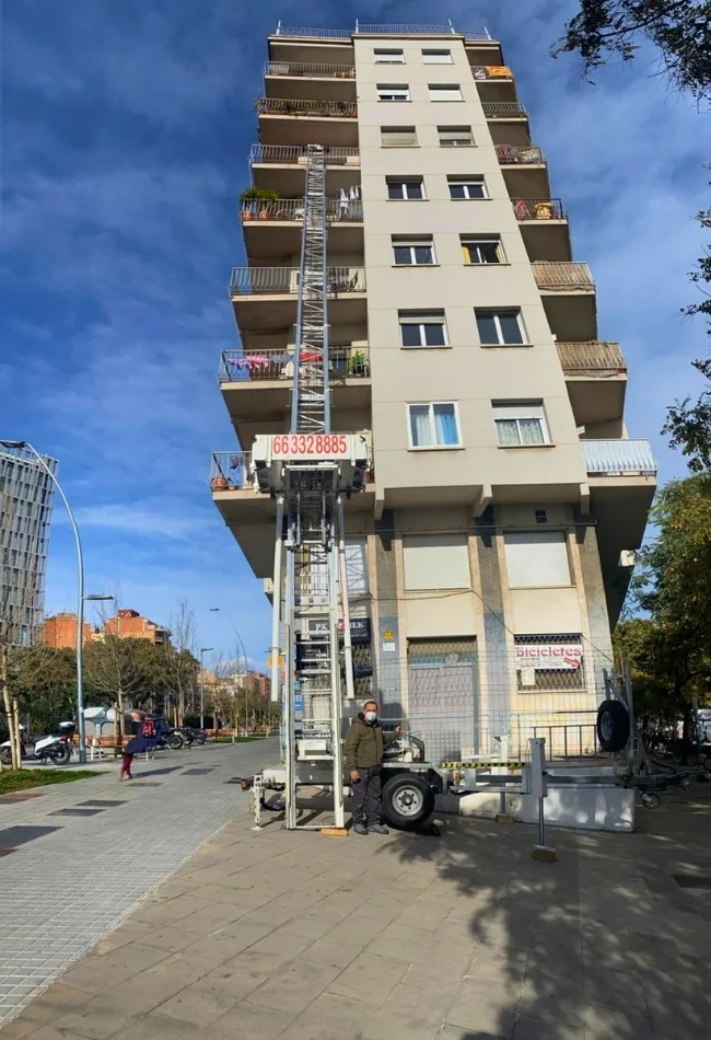 Mudanzas de oficinas en Barcelona con elevador