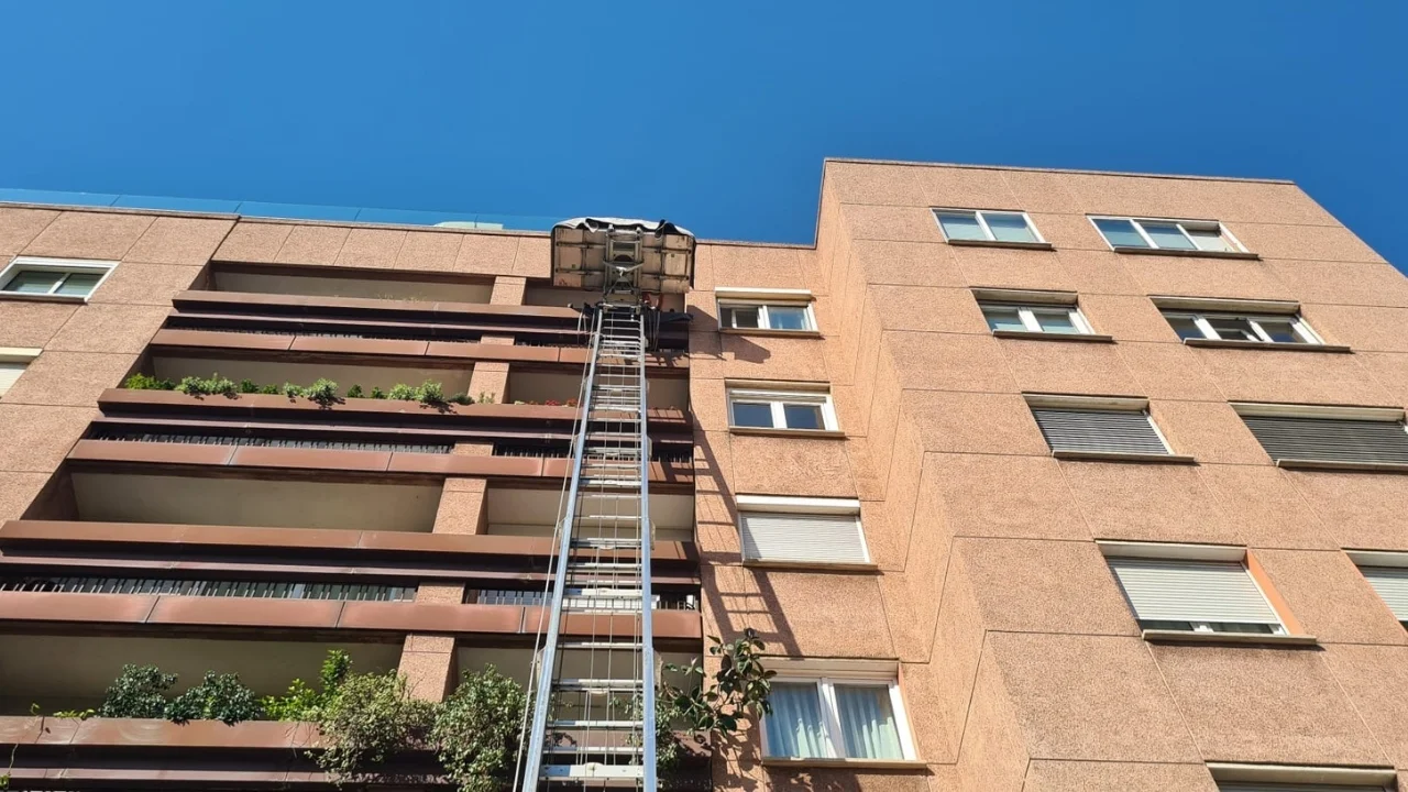 Mudanzas con plataforma elevadora permisos